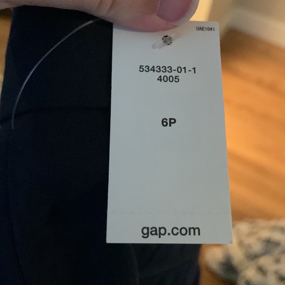 Never worn pair of trousers from gap.com. - Picture 2 of 2
